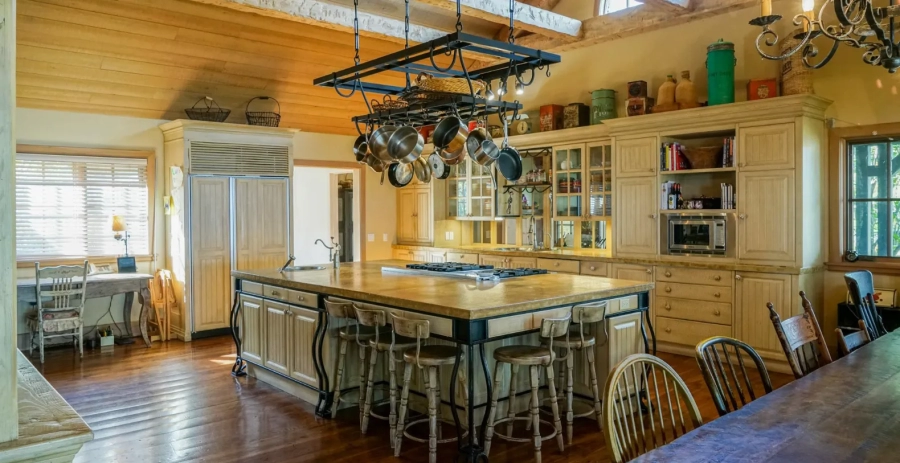  English Manor  Vacation Villa - Muskoka Lakes