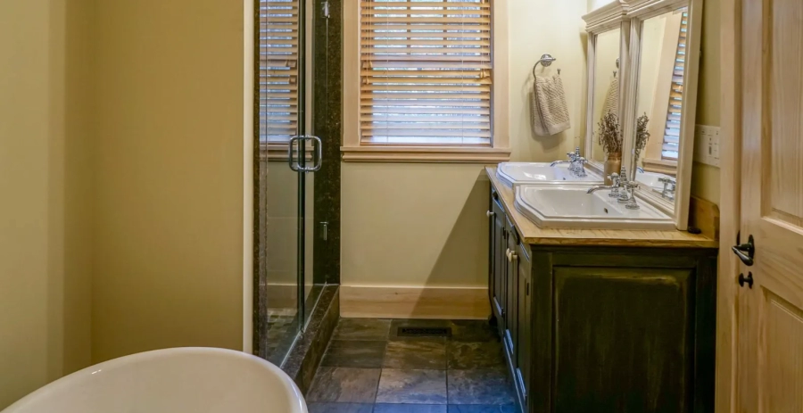  English Manor  Vacation Villa - Muskoka Lakes