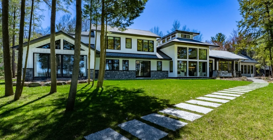 Her Majesty Vacation Villa - Muskoka Lakes