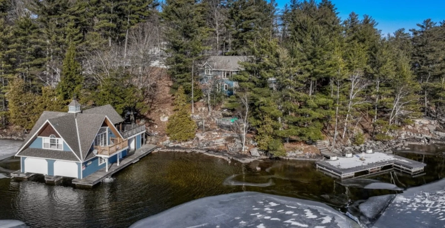 Oak Bank Point  Vacation Villa - Muskoka Lakes