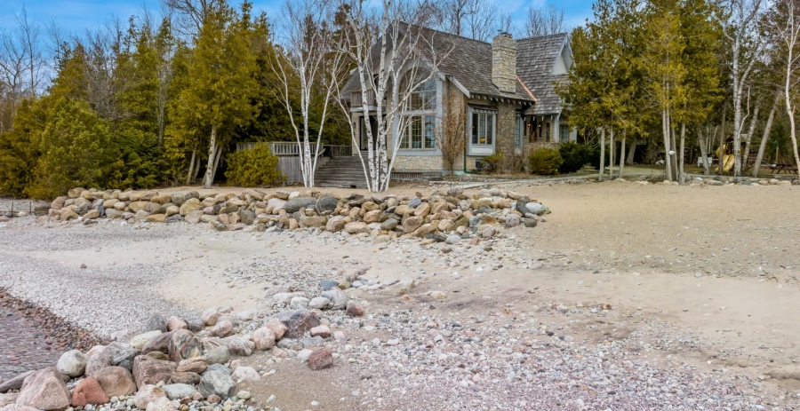 Sandy Beach Cottage  Vacation Villa - Muskoka Lakes