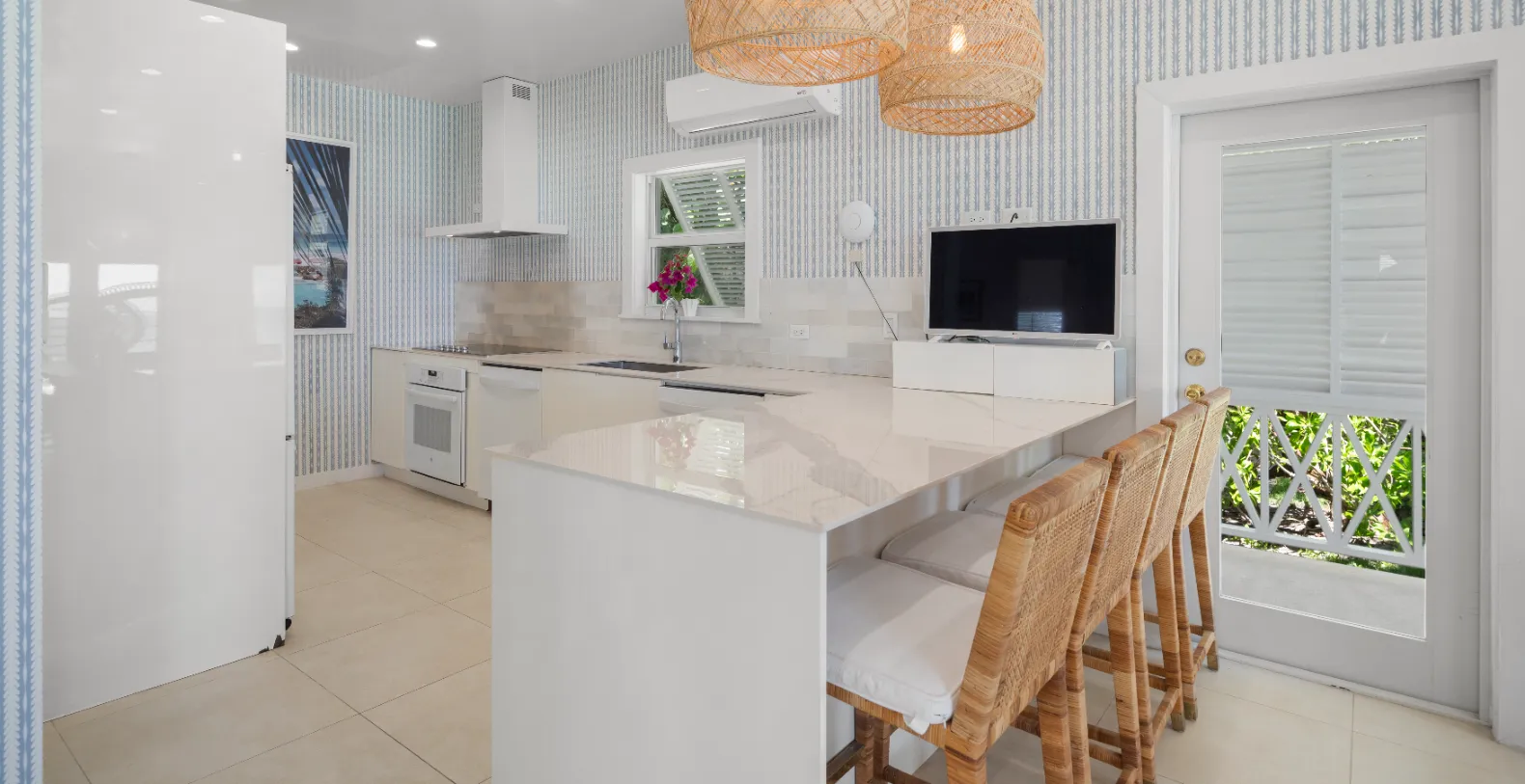 Sea Siren Bahamas Vacation Villa - Harbour Island