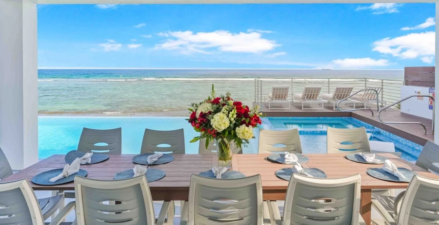 Present Moment Grand Cayman - Infinity Pool