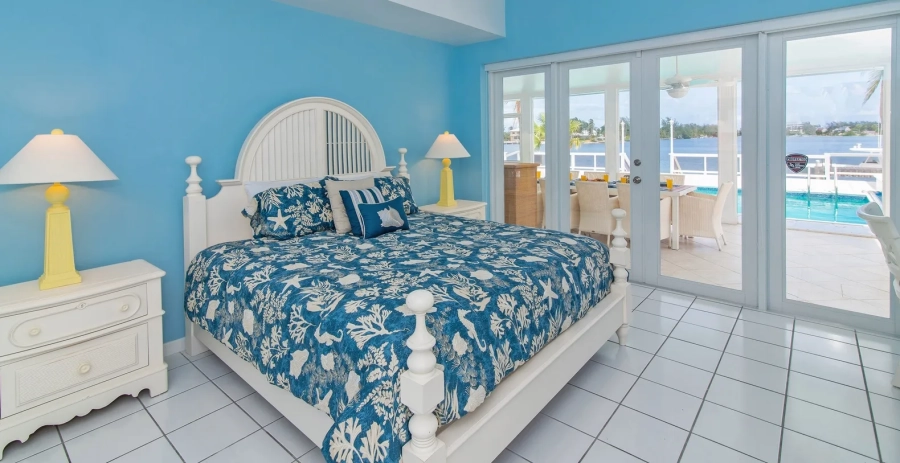 S'Kai Blue Grand Cayman - Queen Bedroom