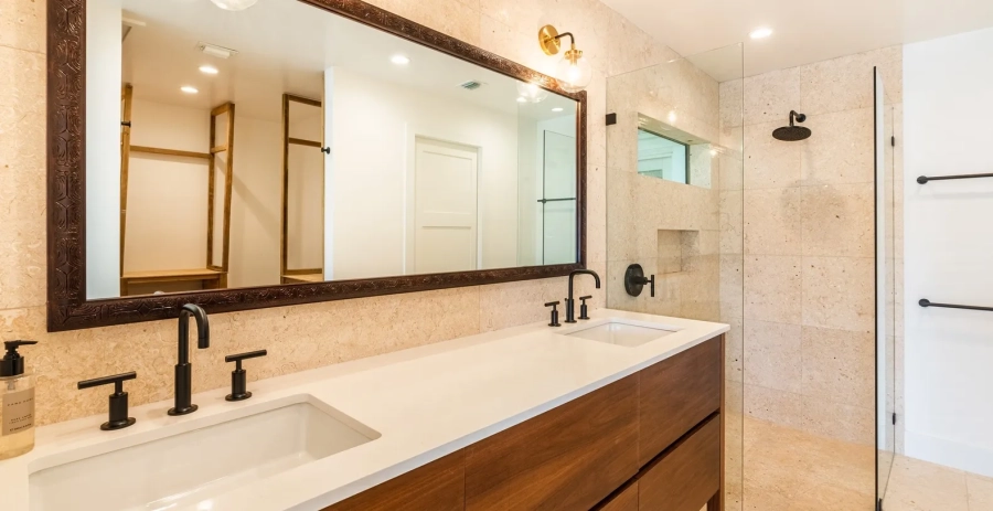 Turtle Beach Grand Cayman - East Master Suite