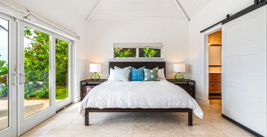 Turtle Beach Grand Cayman - King Bedroom