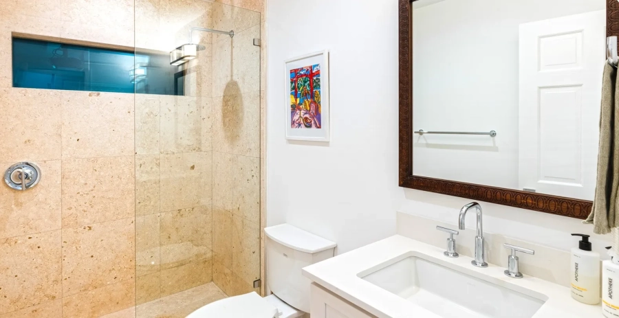 Turtle Beach Grand Cayman - Bathroom