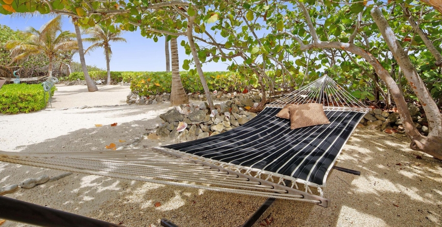 Villa Caymanas Grand Cayman 4-Bedroom Oceanfront Villa - North Side