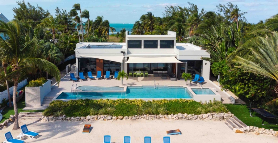 White Dahlia Grand Cayman 4-Bedroom Luxury Villa - Cayman Kai Bioluminescent Bay