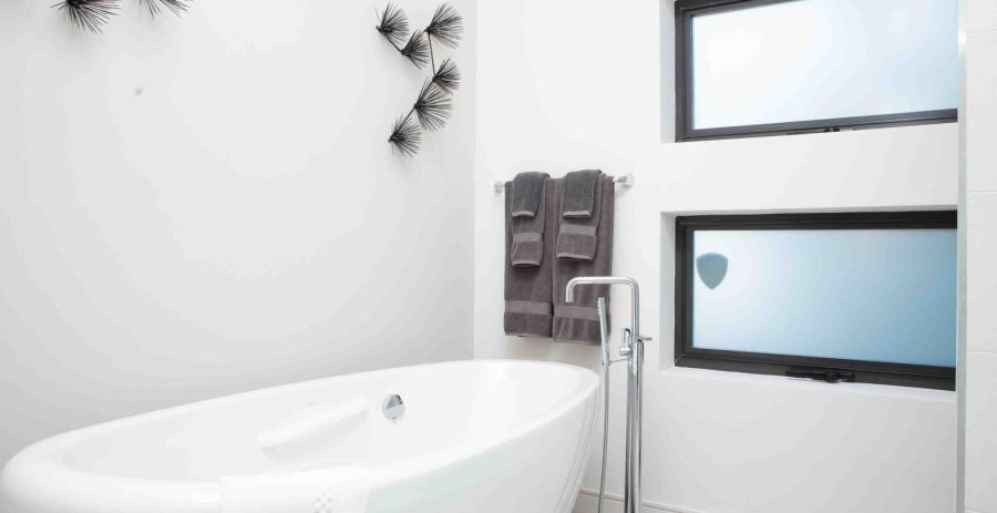 White Dahlia Grand Cayman 4-Bedroom Luxury Villa - Cayman Kai Bioluminescent Bay