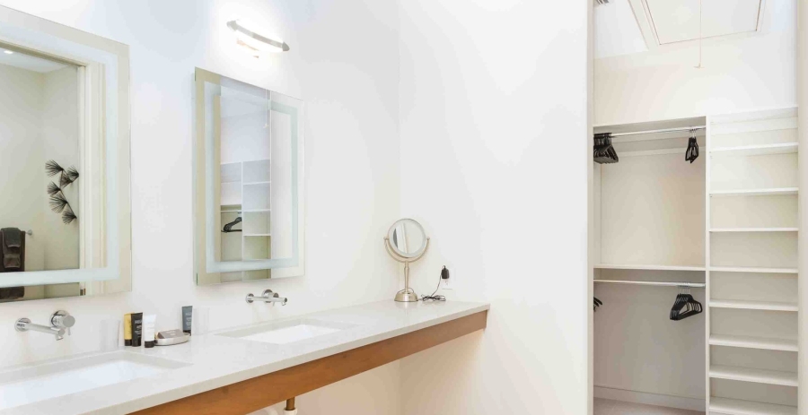 White Dahlia Grand Cayman 4-Bedroom Luxury Villa - Cayman Kai Bioluminescent Bay