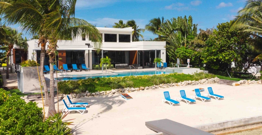 White Dahlia Grand Cayman 4-Bedroom Luxury Villa - Cayman Kai Bioluminescent Bay