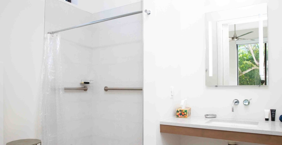 White Dahlia Grand Cayman 4-Bedroom Luxury Villa - Cayman Kai Bioluminescent Bay