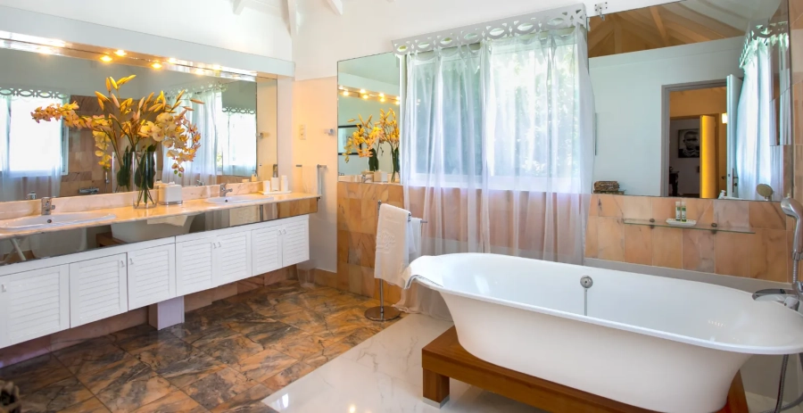 Privilège Estate French Side Vacation Villa - Saint Martin