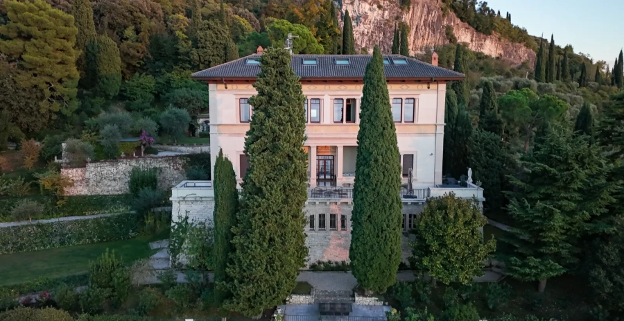 Castello Caratti Lake Garda Vacation Villa - Italy
