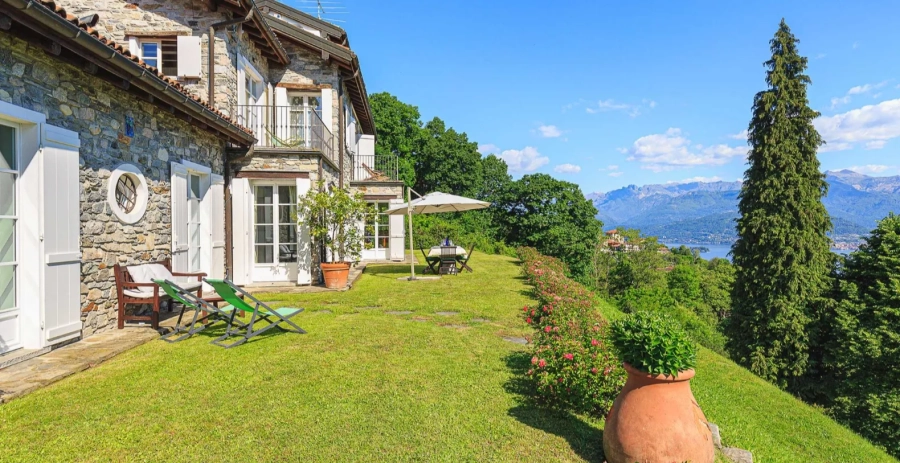 Poggio al Lago Lake Maggiore Vacation Villa - Italy
