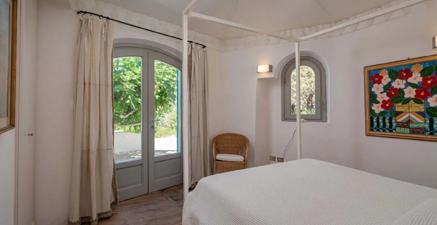 Double guest bedroom opening onto a private terrace