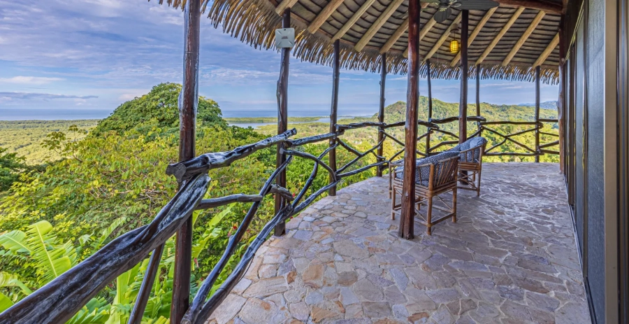 Tiki Vibes Puntarenas Vacation Villa - Costa Rica