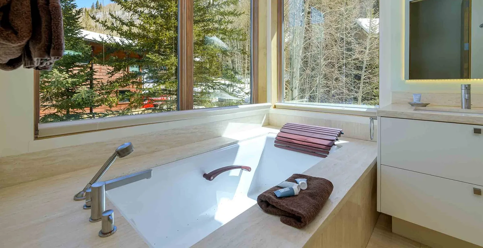 Fairway Views Estate Colorado Vacation Villa - Vail Valley