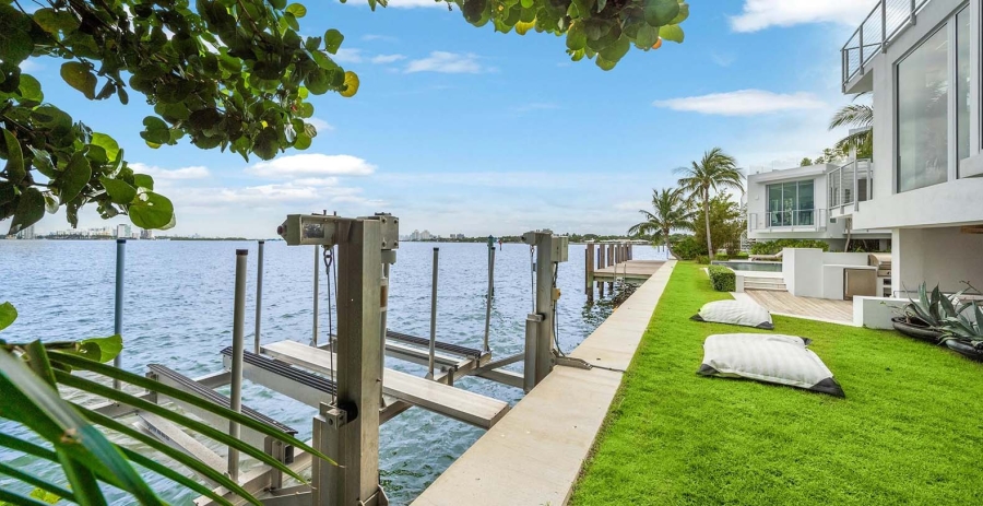 Midcentury Dream Florida Vacation Villa - Miami Shores