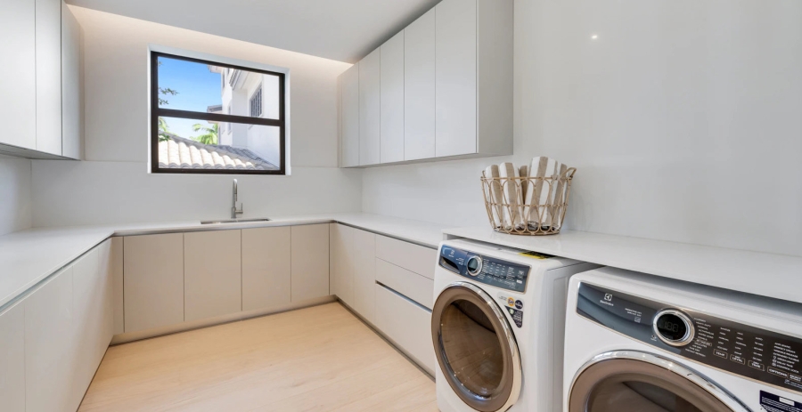 Modern Dreams Miami Vacation Villa - Venetian Islands