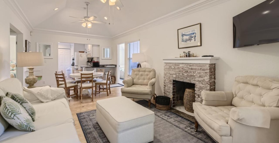 Historic District Cottage Florida Vacation Villa - West Palm Beach