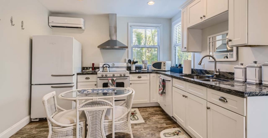 Historic District Cottage Florida Vacation Villa - West Palm Beach