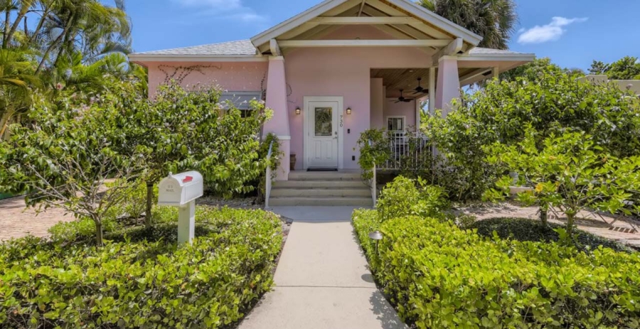 Historic District Cottage Florida Vacation Villa - West Palm Beach
