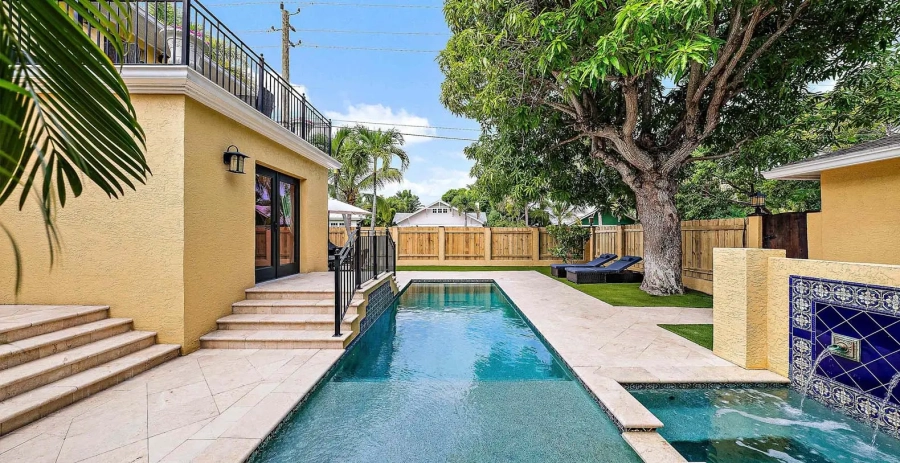 Tropical Villa Chic Florida Vacation Villa - West Palm Beach