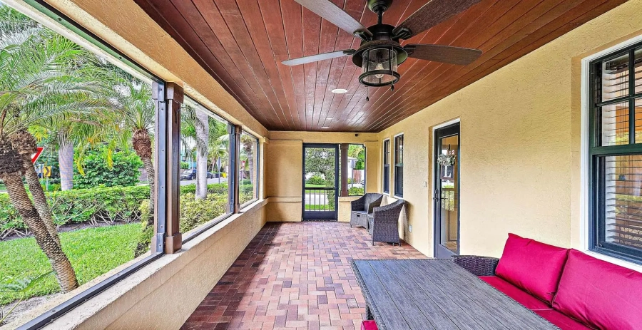 Tropical Villa Chic Florida Vacation Villa - West Palm Beach