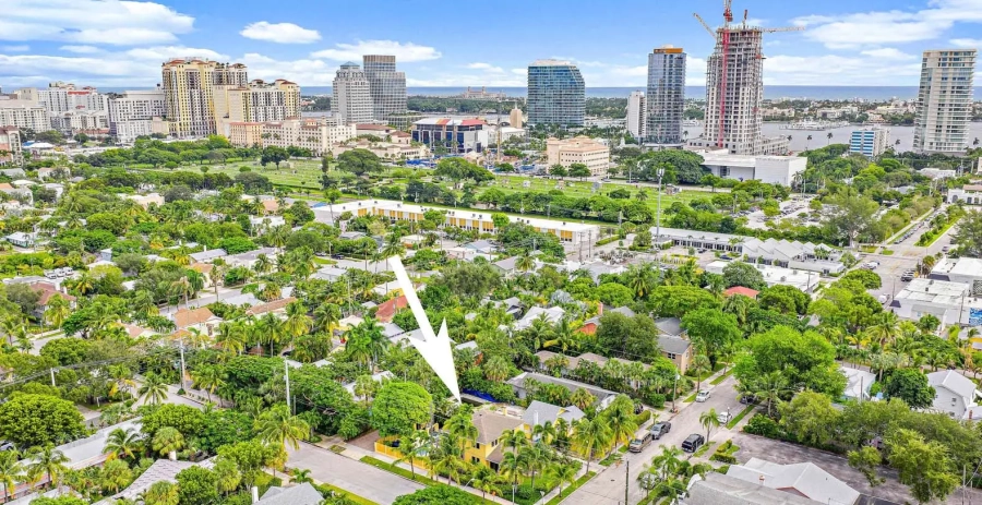 Tropical Villa Chic Florida Vacation Villa - West Palm Beach