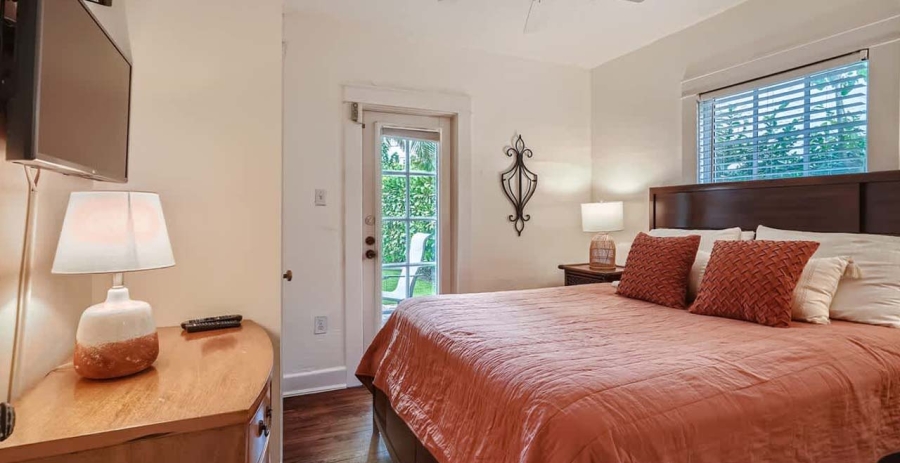 White Cottage FL Vacation Villa - West Palm Beach