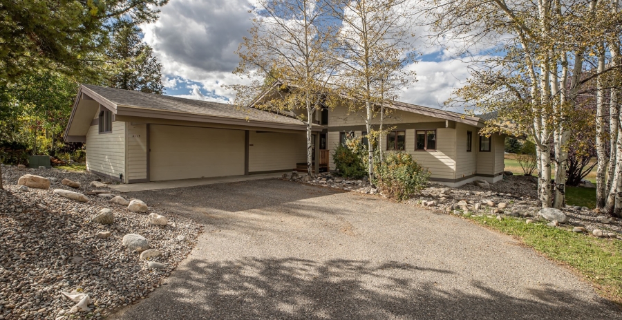 Glenn House MT Vacation Villa - Big Sky