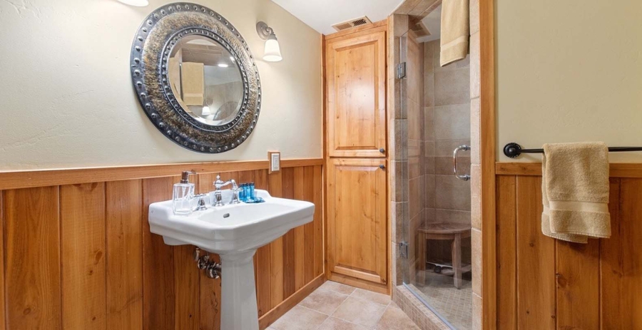 Lake View Escape Montana Vacation Villa - Whitefish