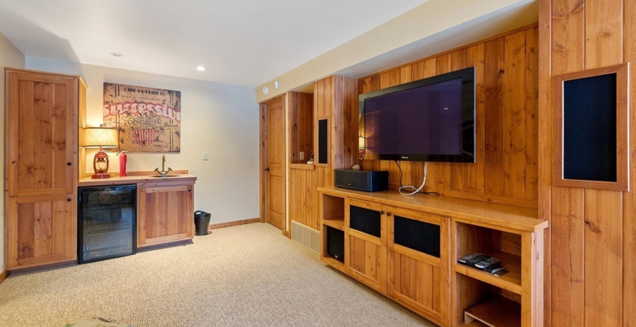Lake View Escape Montana Vacation Villa - Whitefish