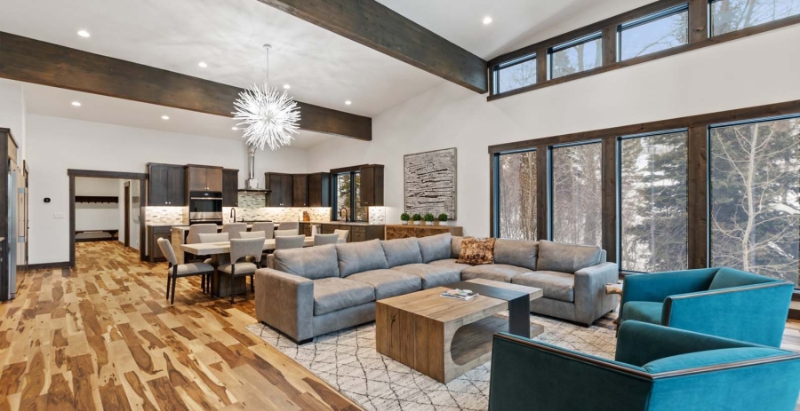 Latitude Adjustment Montana Vacation Villa - Whitefish