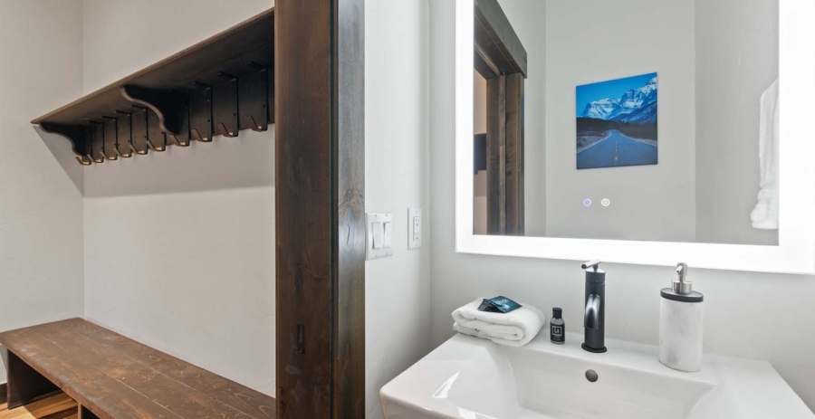 Latitude Adjustment Montana Vacation Villa - Whitefish