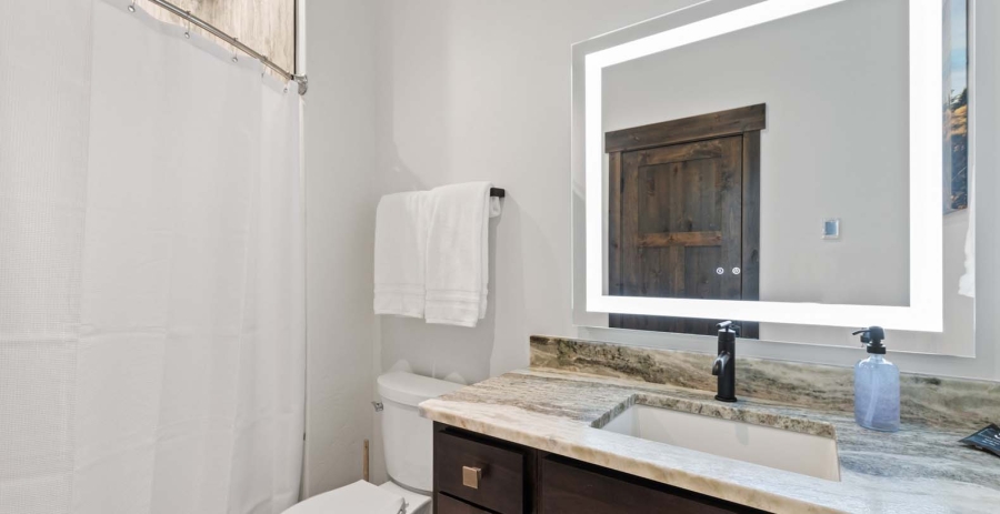 Latitude Adjustment Montana Vacation Villa - Whitefish