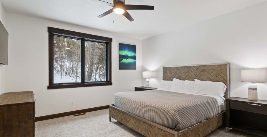 Latitude Adjustment Montana Vacation Villa - Whitefish