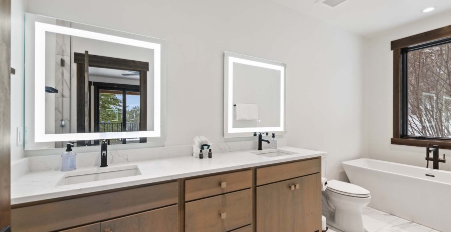 Latitude Adjustment Montana Vacation Villa - Whitefish