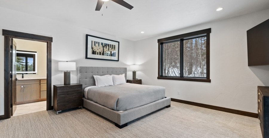Latitude Adjustment Montana Vacation Villa - Whitefish