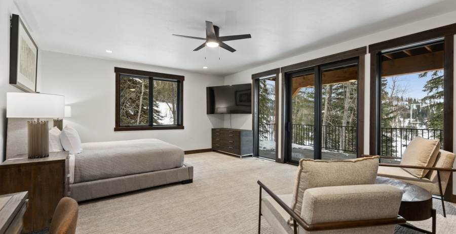 Latitude Adjustment Montana Vacation Villa - Whitefish
